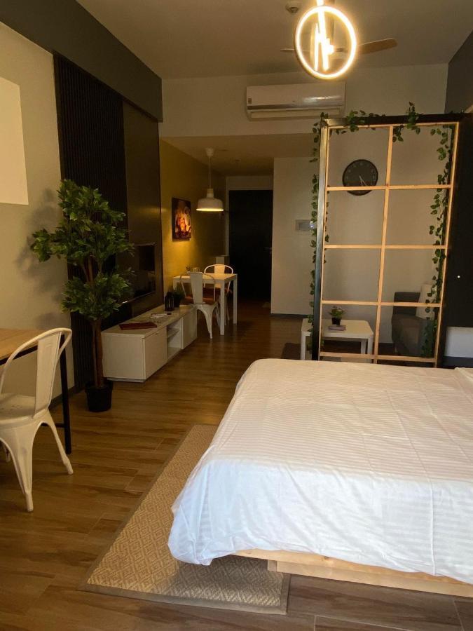 Апарт отель 81 Newport C5 10I Balcony & Pool Across Naia T3 Пасай Экстерьер фото