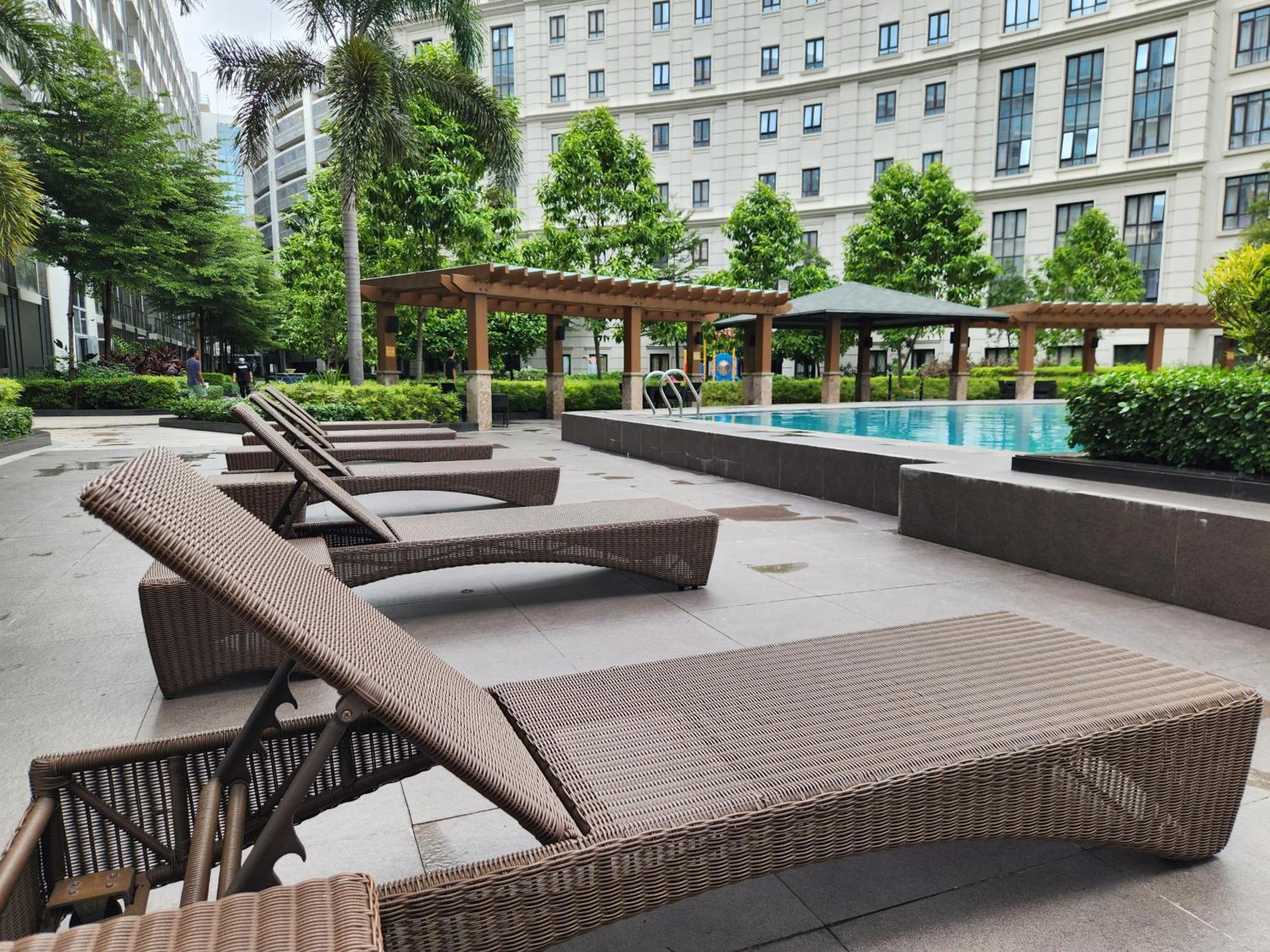 Апарт отель 81 Newport C5 10I Balcony & Pool Across Naia T3 Пасай Экстерьер фото
